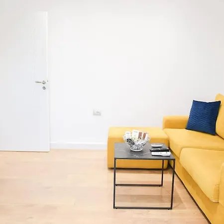 Matisse No11 - One Bedroom Center