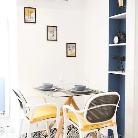 Matisse No11 - One Bedroom Center With Parking Apartment