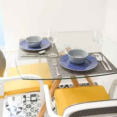Matisse No11 - One Bedroom Center