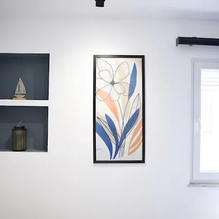 Matisse No11 - One Bedroom Center * Tiran