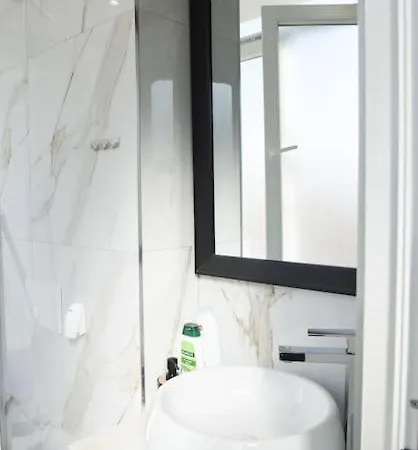 Matisse No11 - One Bedroom Center With Parking *