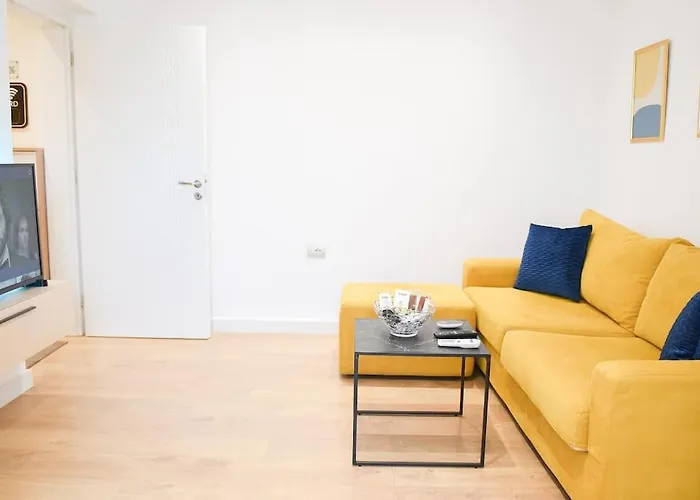 Matisse No11 - One Bedroom Center