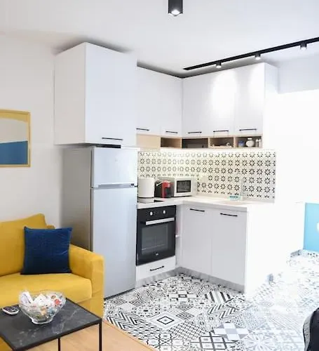 Matisse No11 - One Bedroom Center Daire *