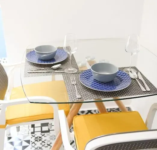 Matisse No11 - One Bedroom Center