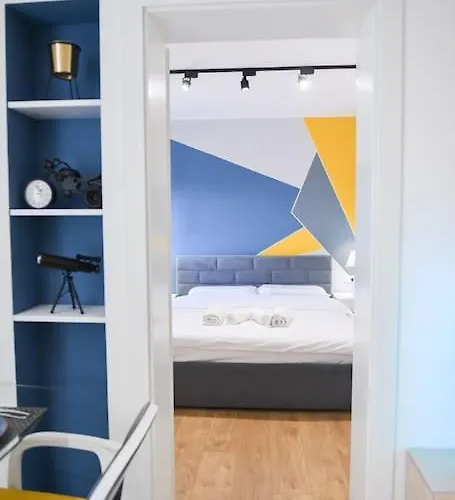 Matisse No11 - One Bedroom Center
